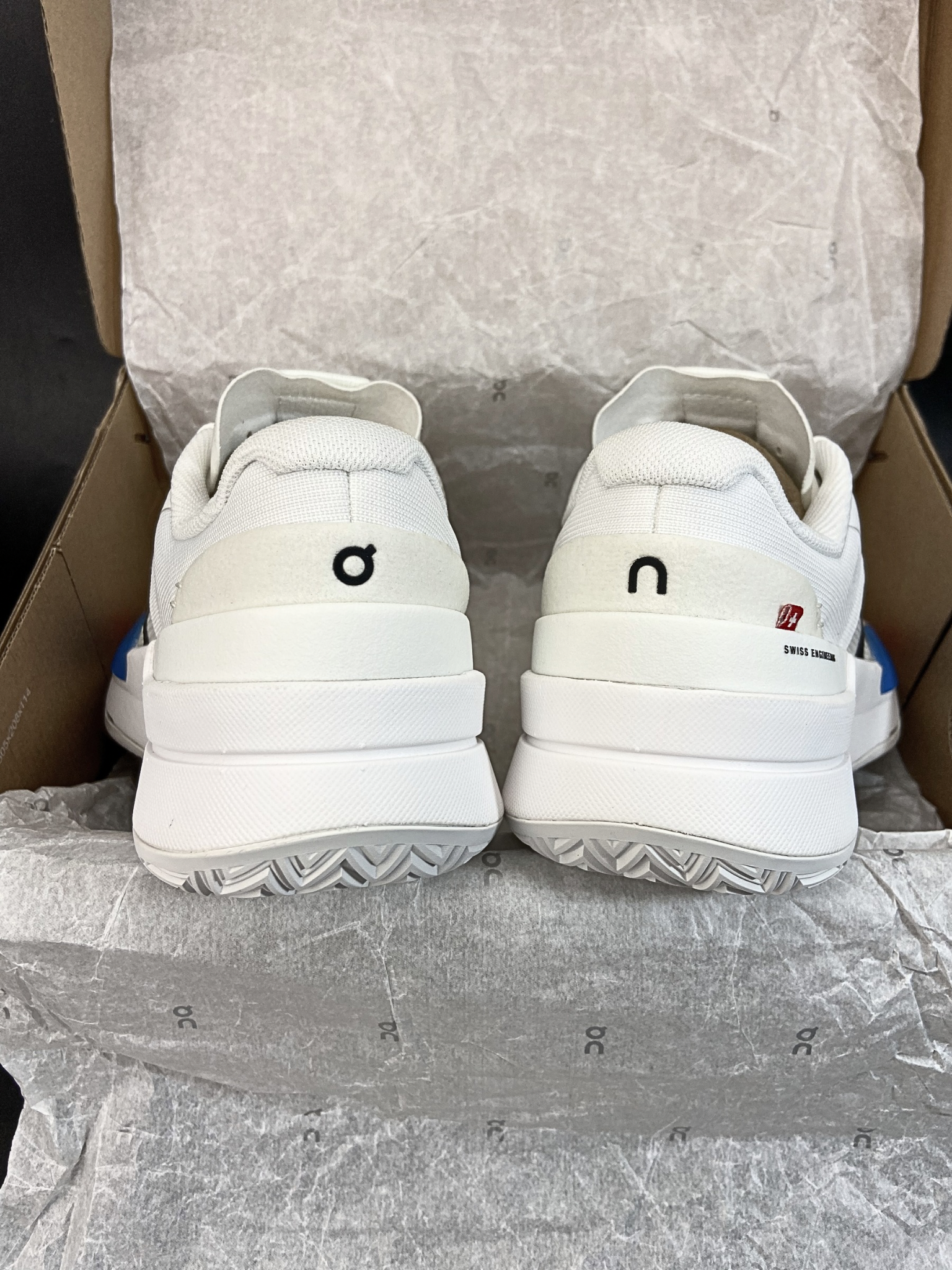 On THE ROGER Pro 2 'White Malibu' (W)