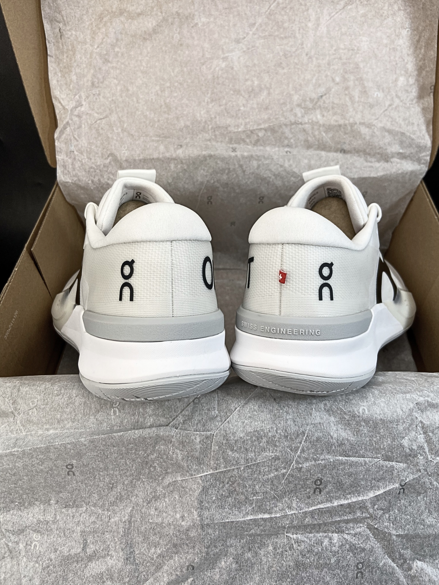 On THE ROGER Pro 3 'White Pink'