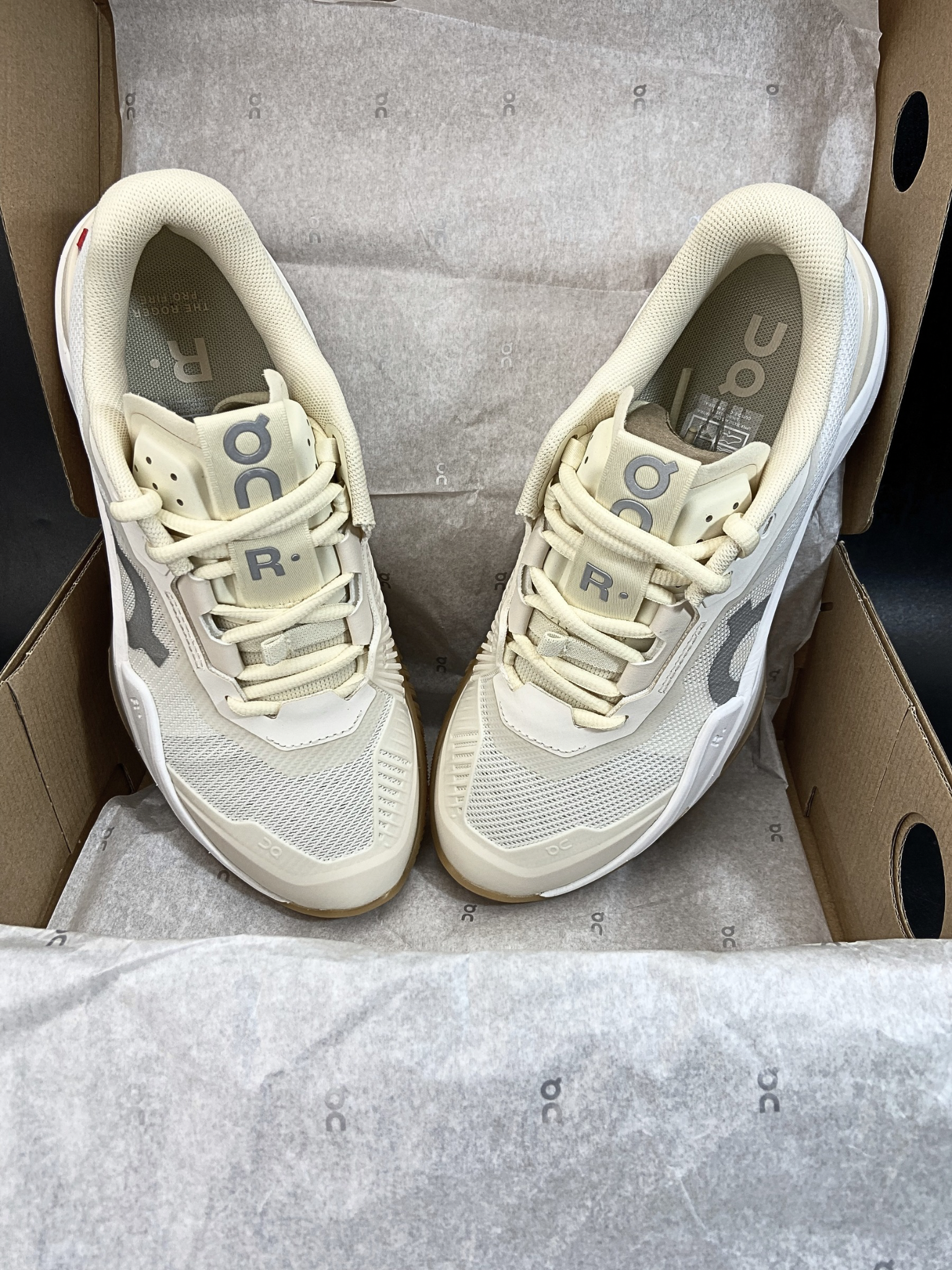 On The Roger Pro Fire 'Ivory Sand' (W)