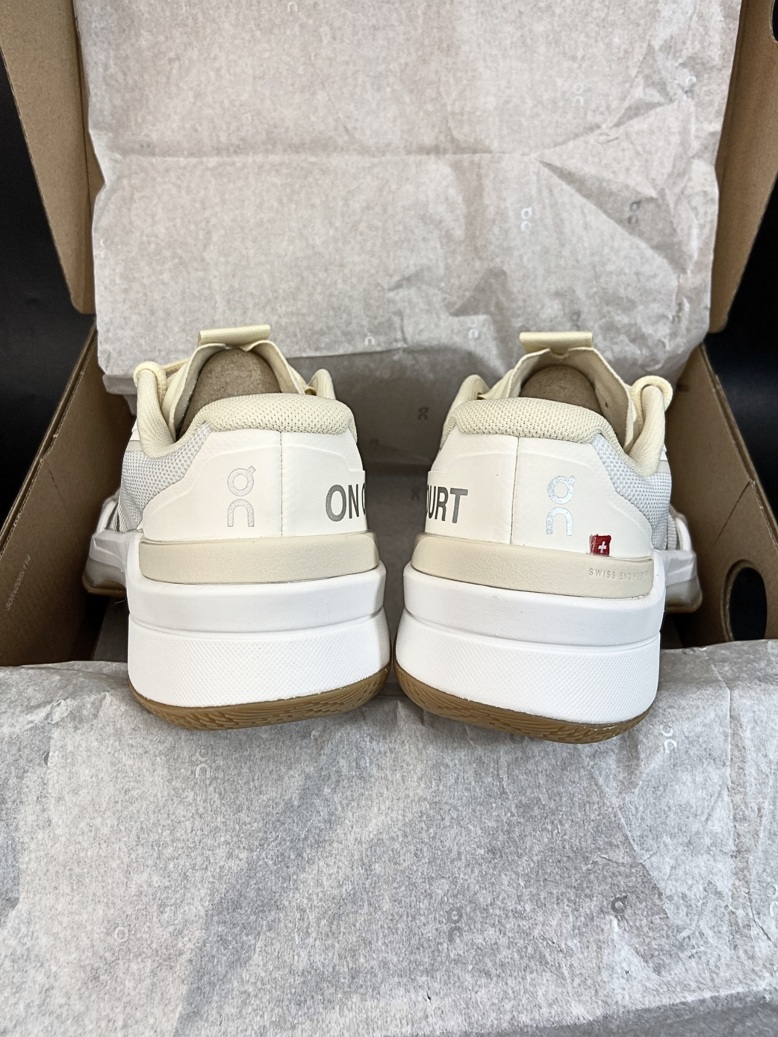 On The Roger Pro Fire 'Ivory Sand' (W)