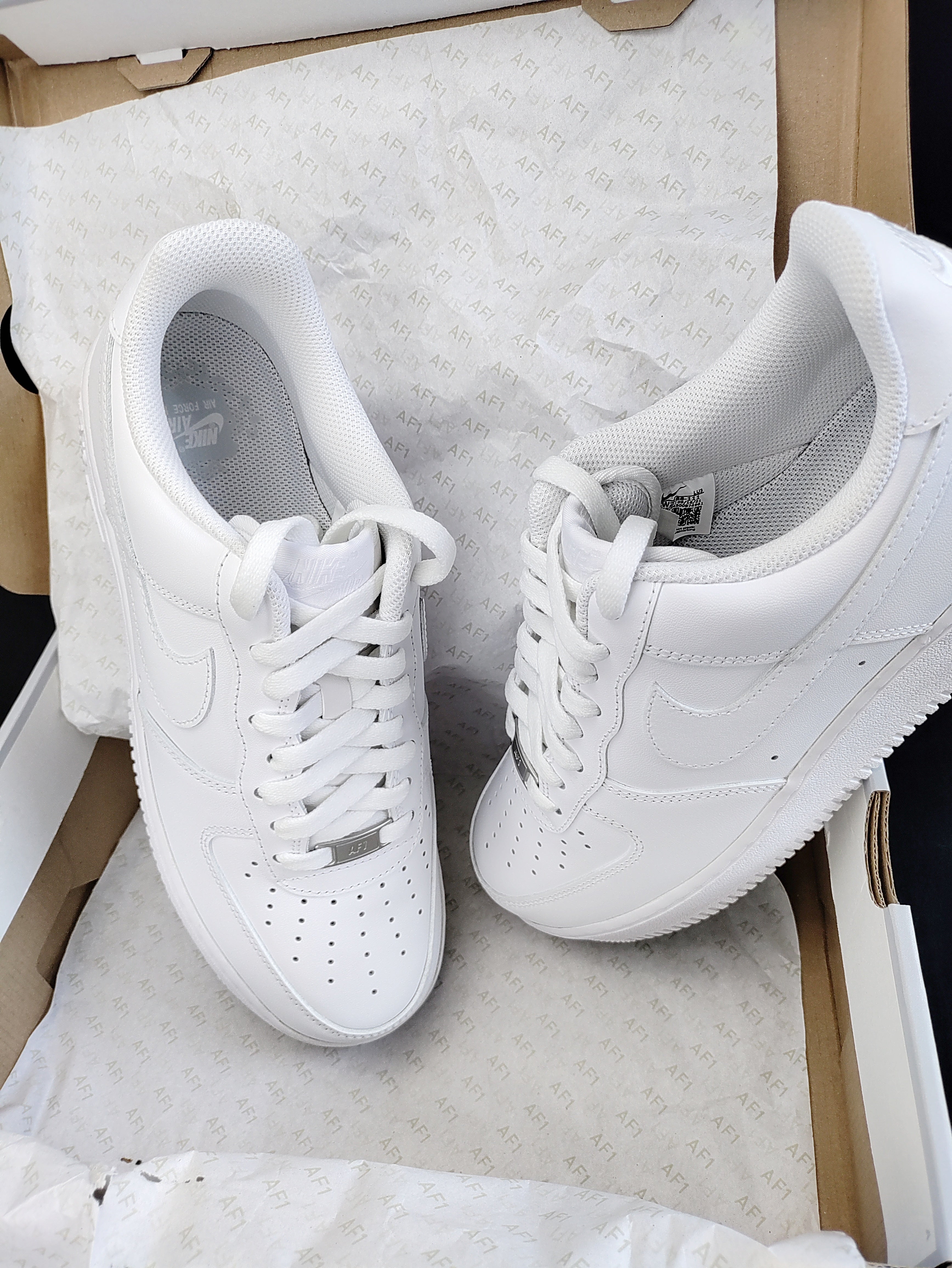 Nike Air Force 1 07 Triple White