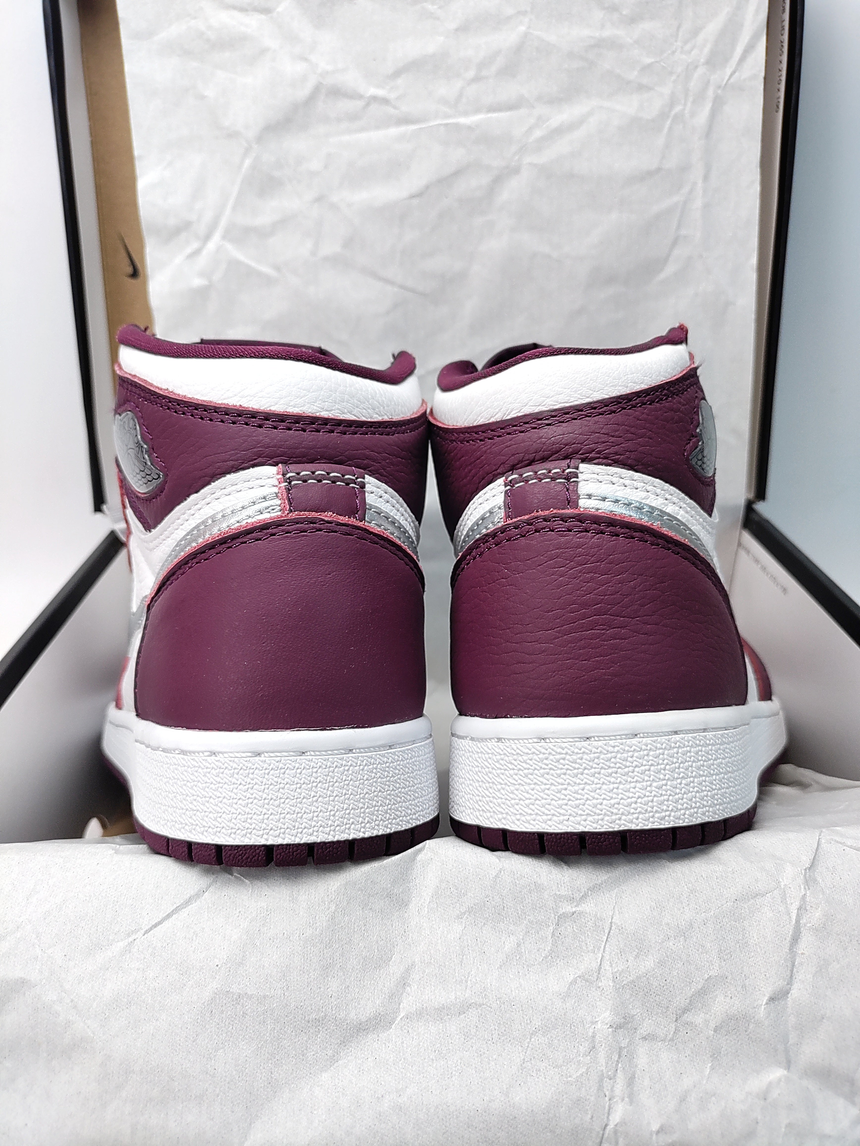 Air jordan 2024 1 mid bordeaux