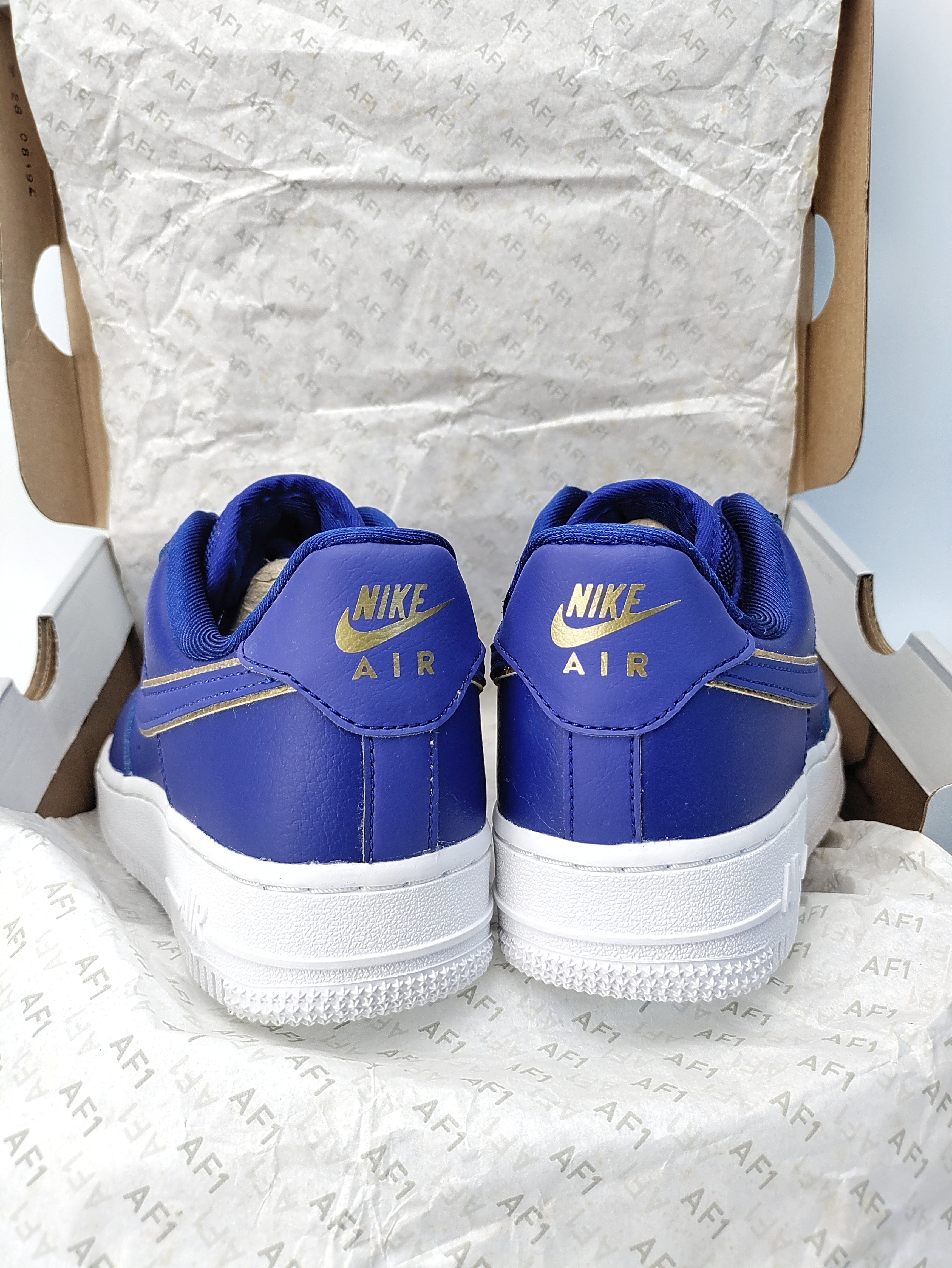 Nike air force store 1 blue gold