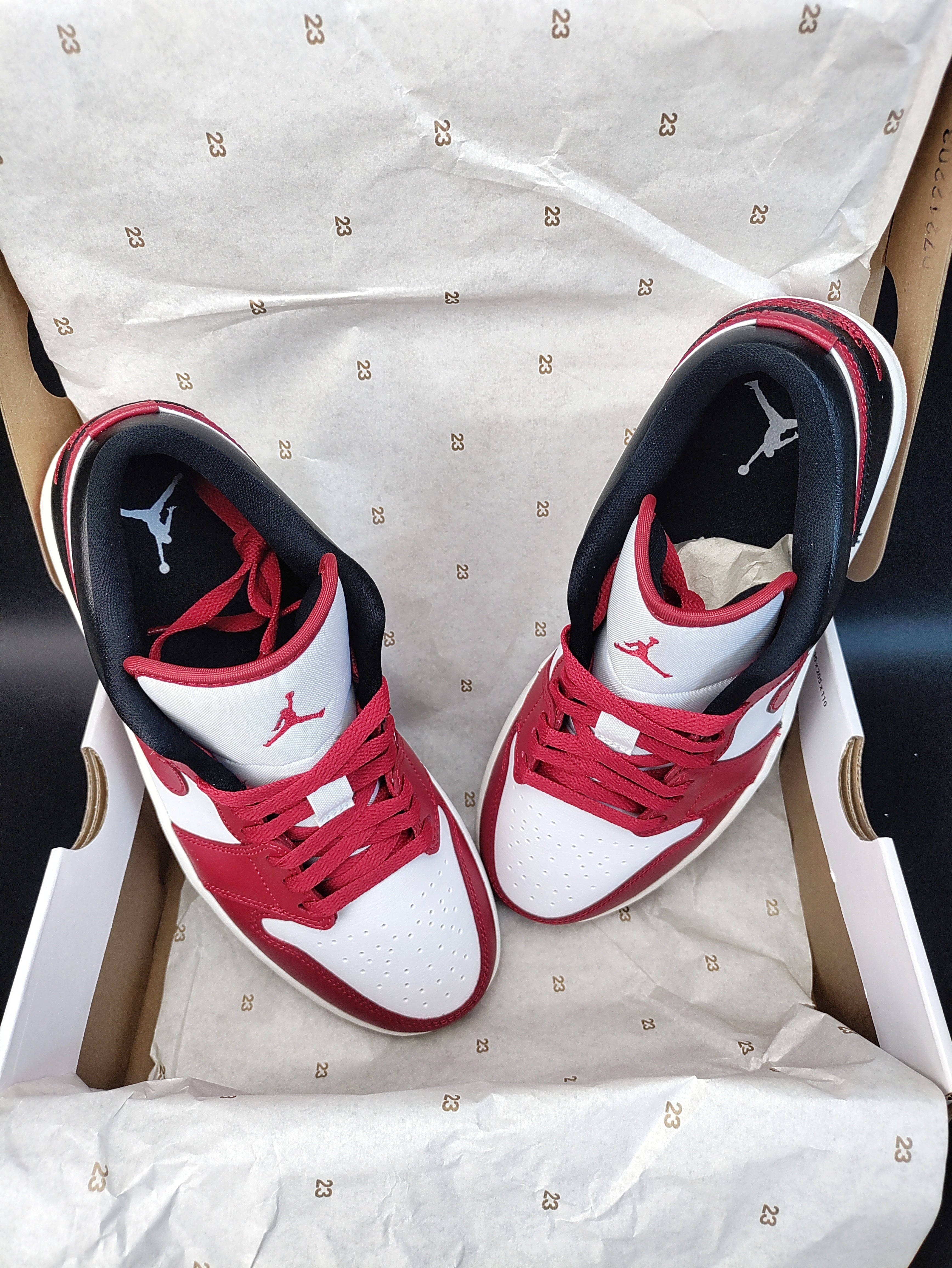 Aj1 black white 2024 sail gym red