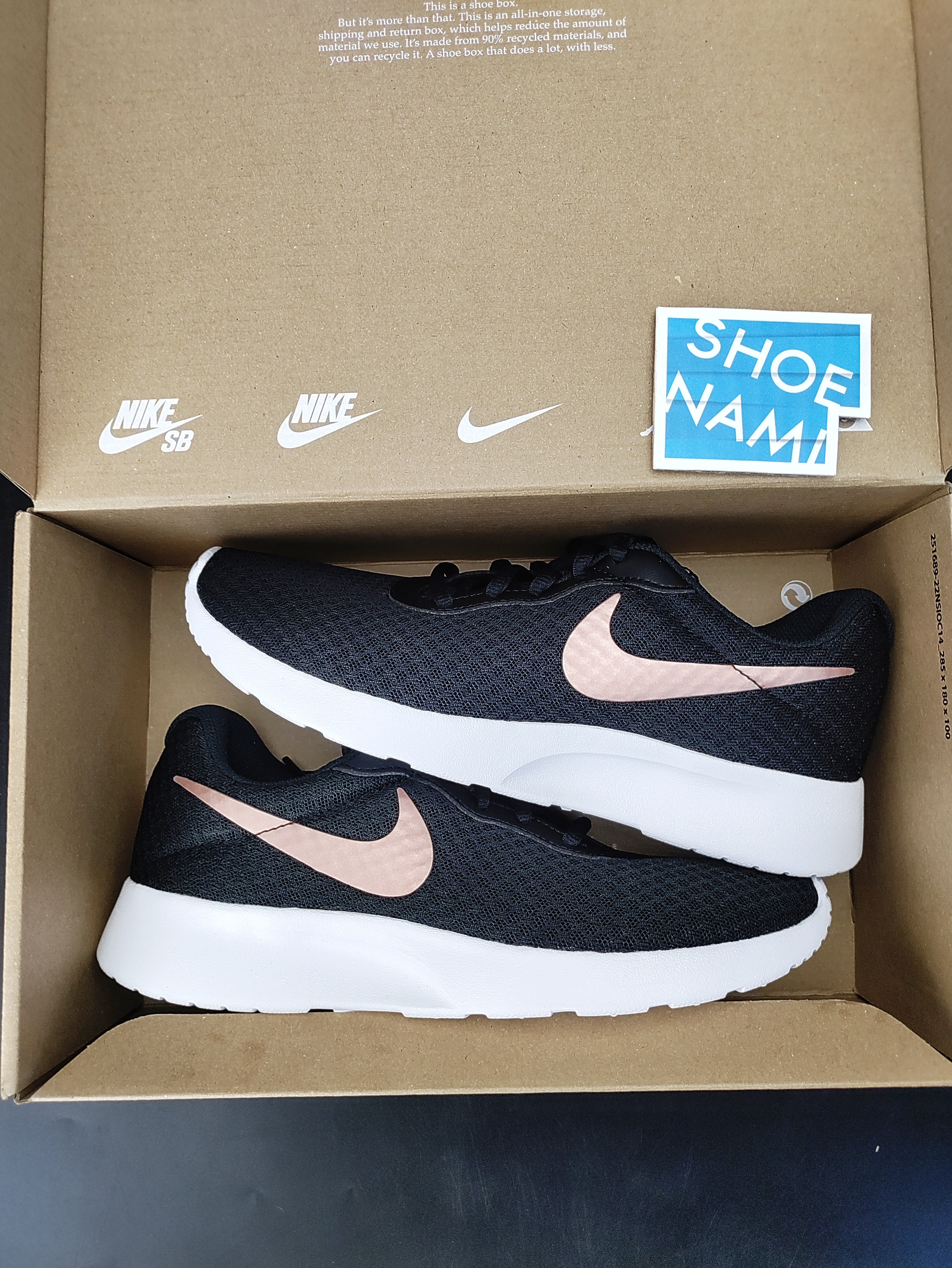 Rose gold hot sale nike tanjun