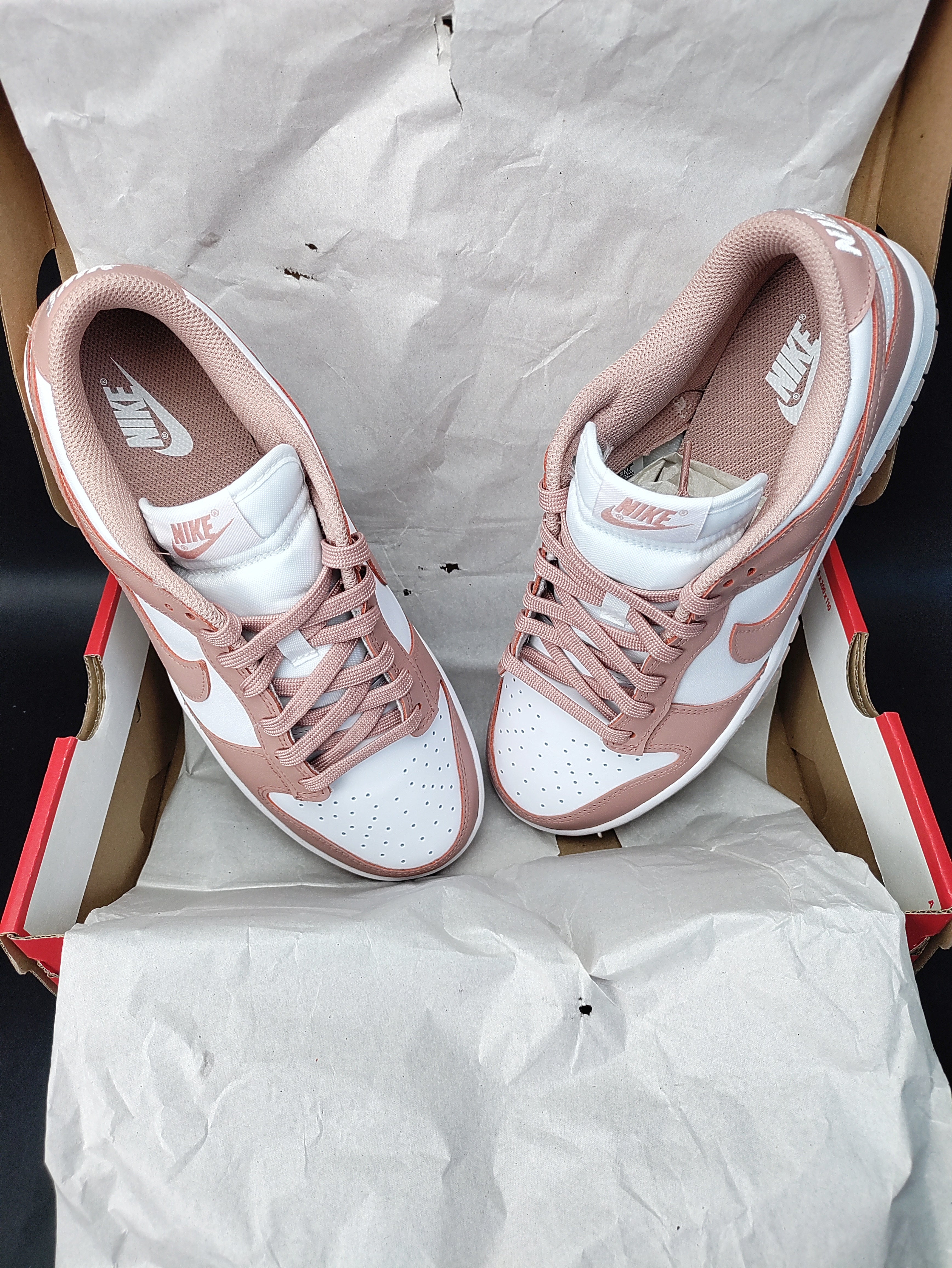 Nike sneakers rose best sale