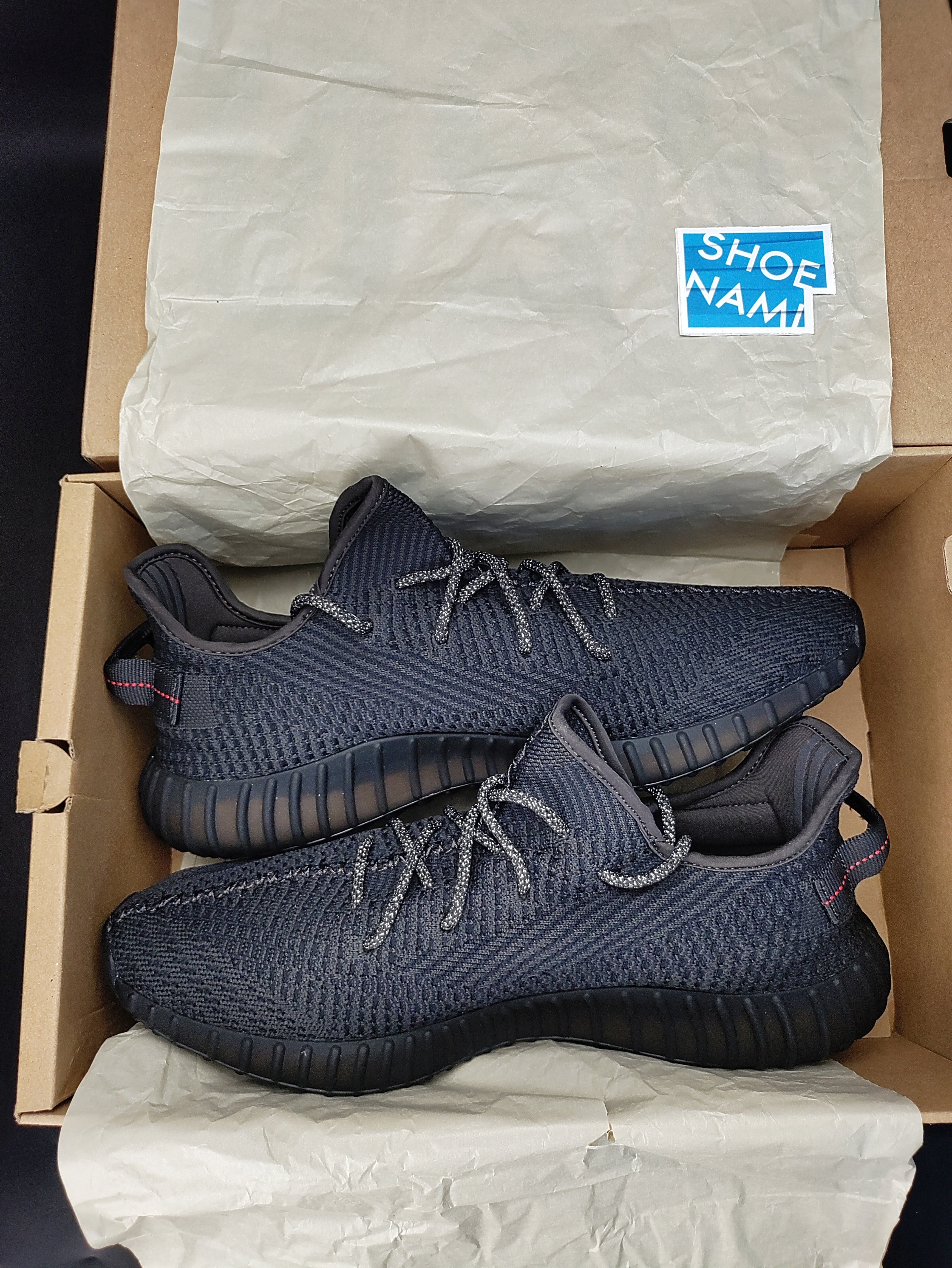 Triple black yeezy hot sale 35 static