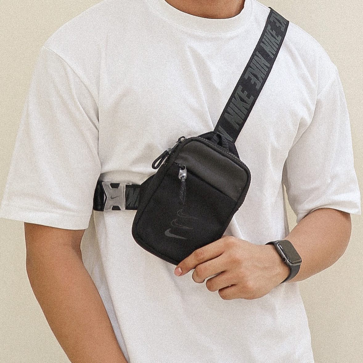 Nike Advance Crossbody Bag In Triple Black for Men